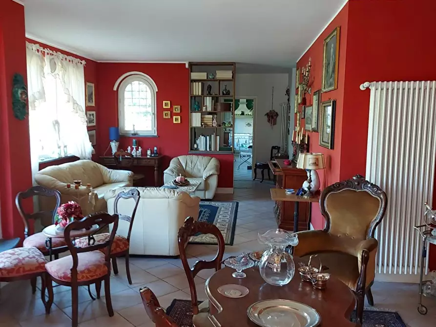 Immagine 30 di Villa in vendita  a Massa