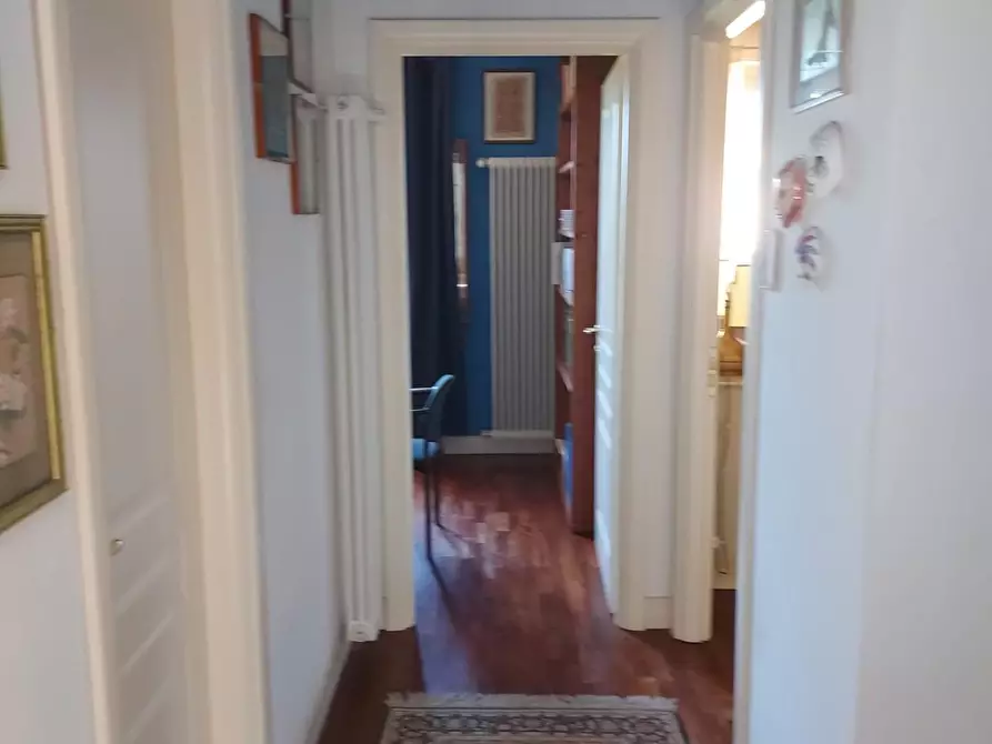 Immagine 26 di Villa in vendita  a Massa