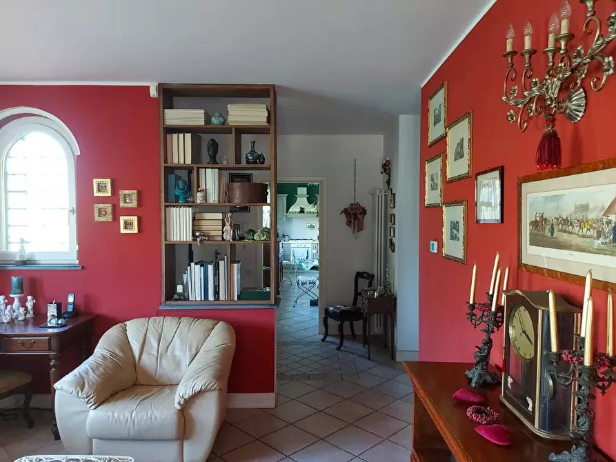 Immagine 29 di Villa in vendita  a Massa