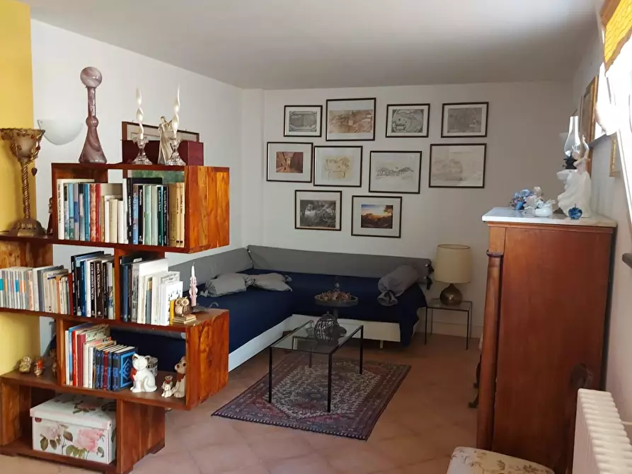 Immagine 44 di Villa in vendita  a Massa