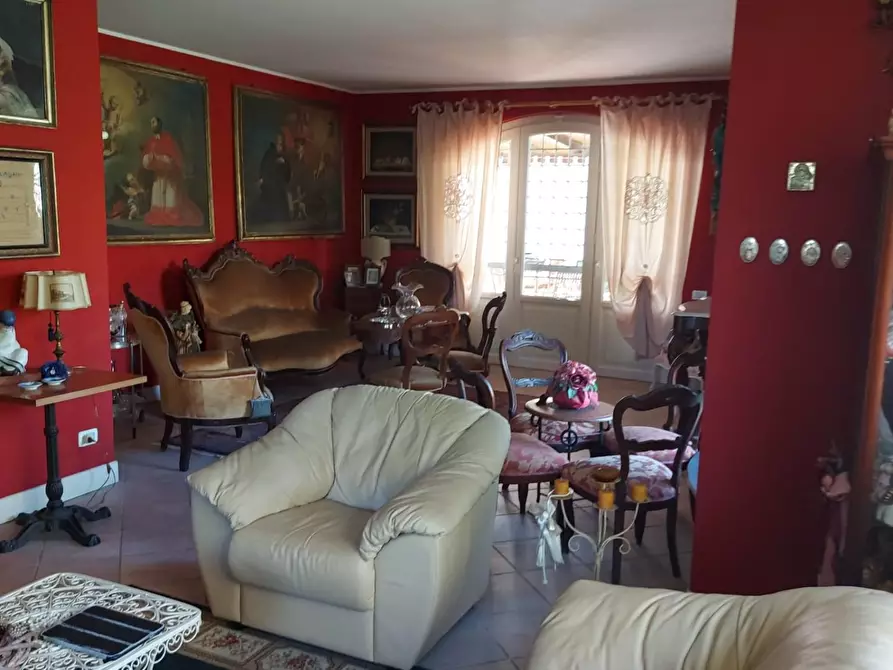 Immagine 32 di Villa in vendita  a Massa