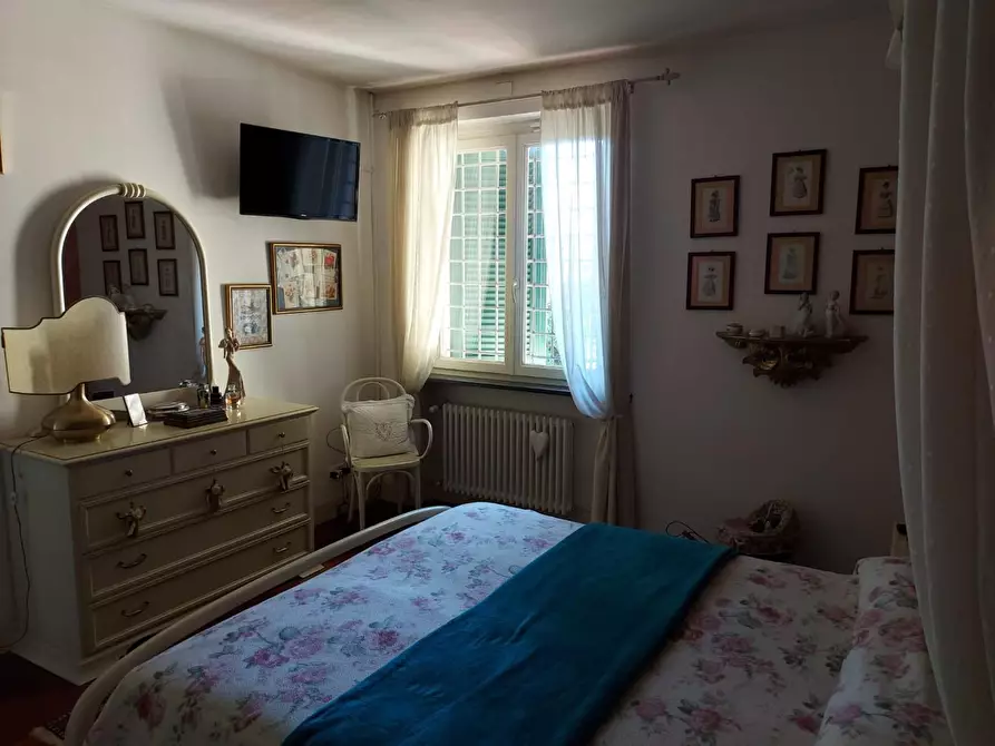 Immagine 39 di Villa in vendita  a Massa