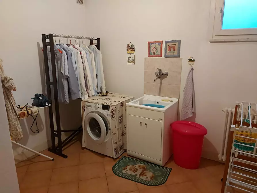 Immagine 46 di Villa in vendita  a Massa