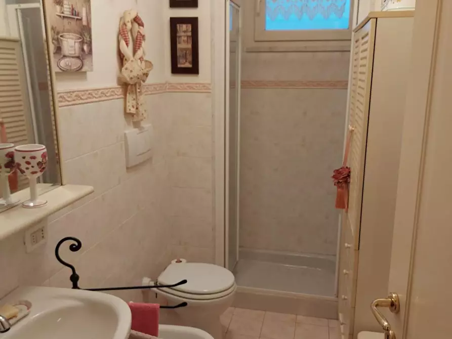 Immagine 48 di Villa in vendita  a Massa