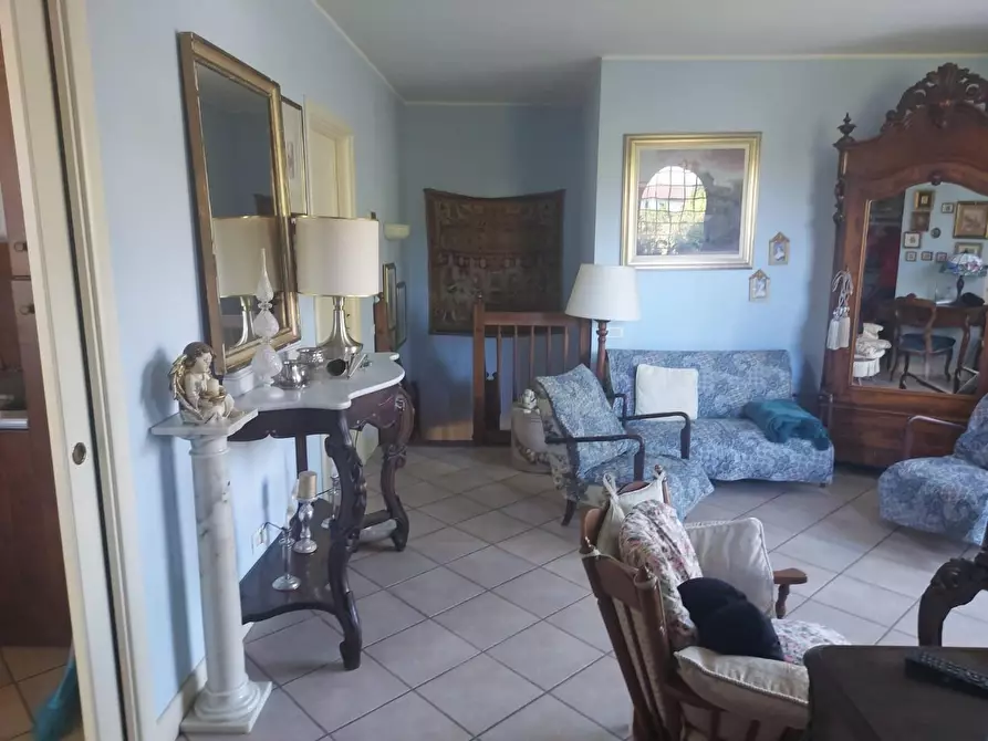 Immagine 19 di Villa in vendita  a Massa