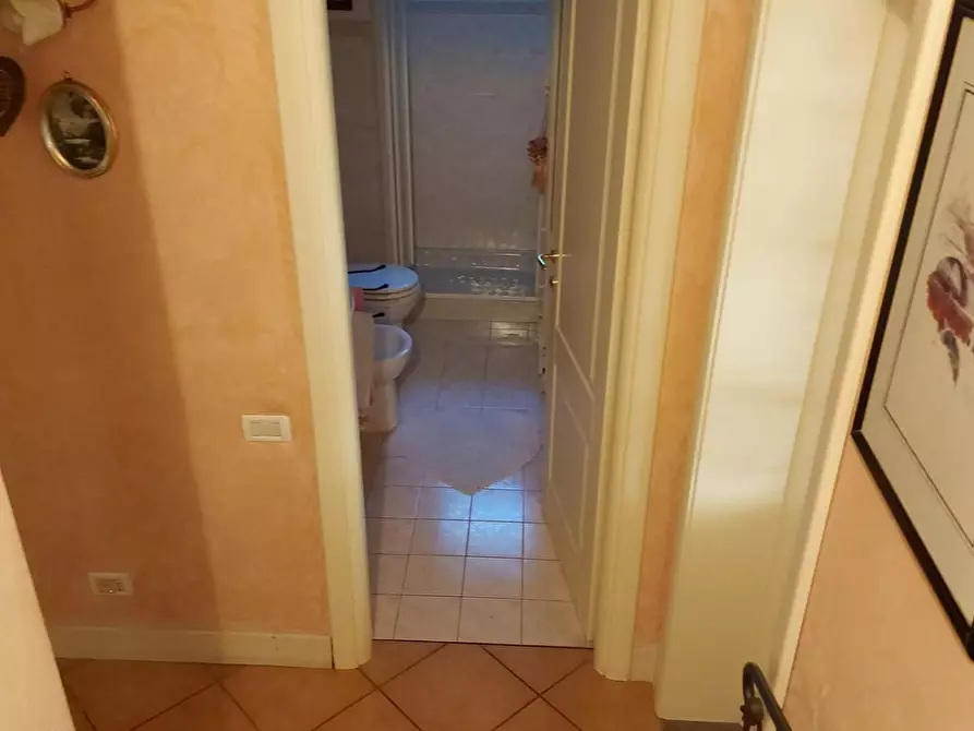 Immagine 49 di Villa in vendita  a Massa