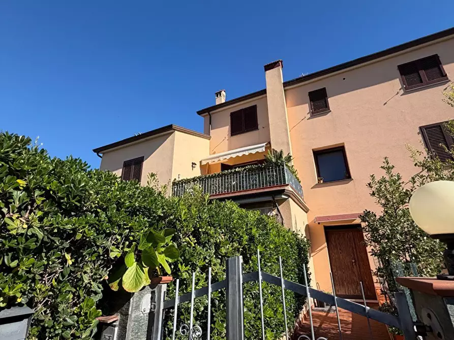 Immagine 1 di Appartamento in vendita  a Sarzana