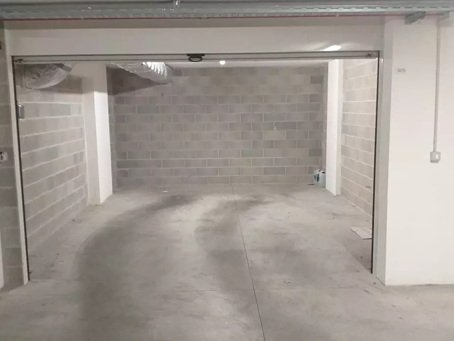 Immagine 16 di Appartamento in vendita  a Siena