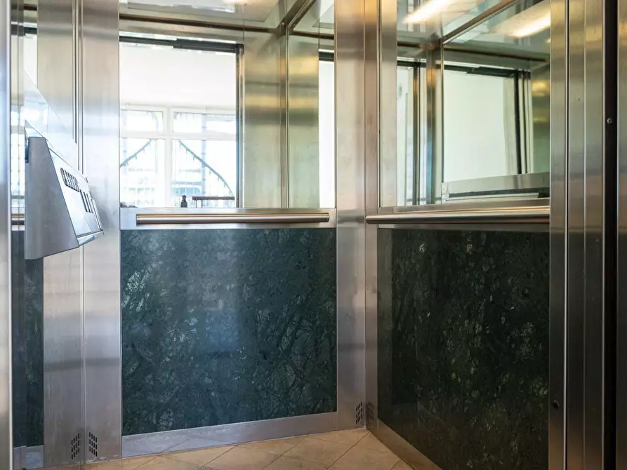 Immagine 18 di Mansarda in vendita  a Camaiore