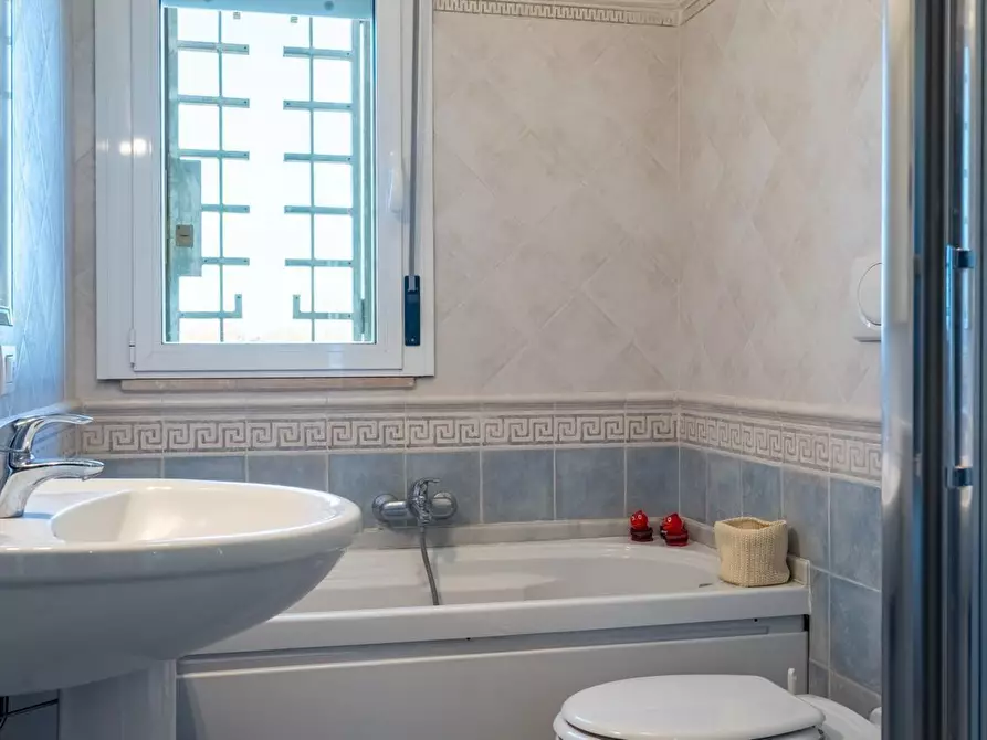 Immagine 23 di Mansarda in vendita  a Camaiore