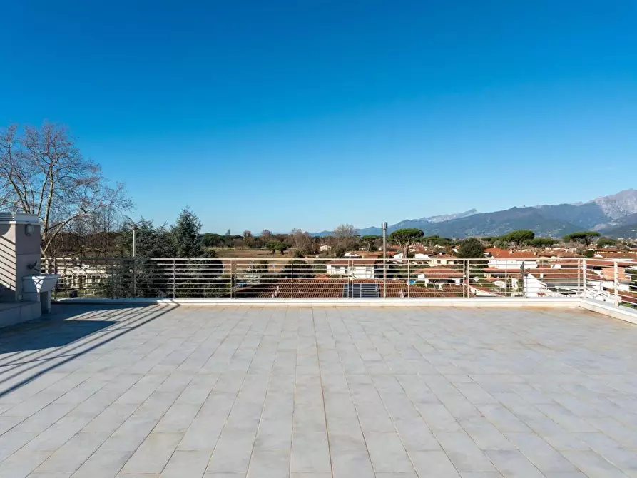 Immagine 2 di Mansarda in vendita  a Camaiore