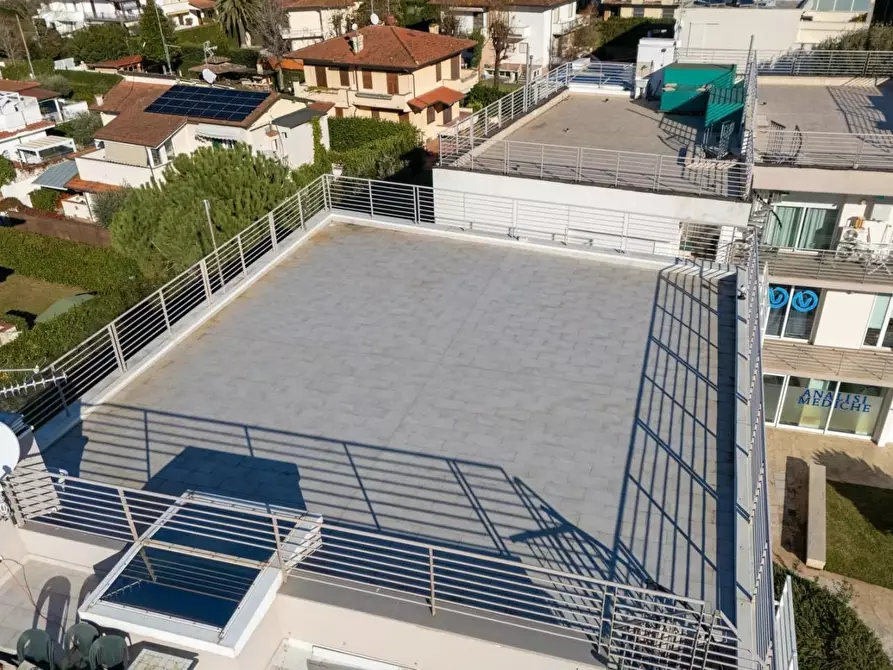 Immagine 16 di Mansarda in vendita  a Camaiore