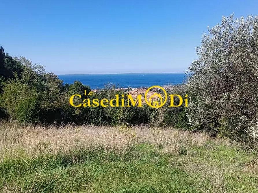 Immagine 1 di Terreno agricolo in vendita  a Livorno