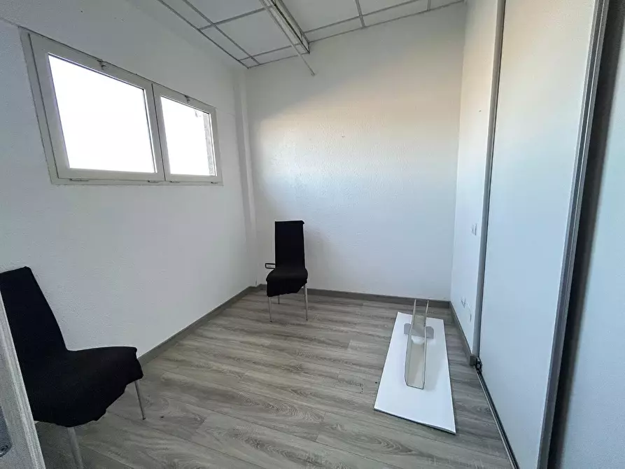 Immagine 6 di Attività artigianale in affitto  a Pontedera