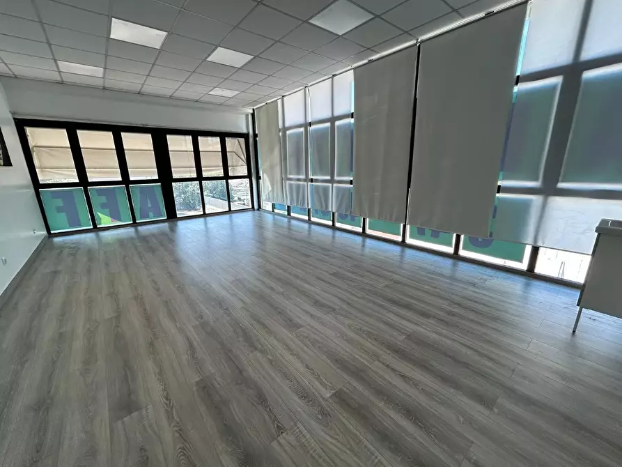 Immagine 2 di Attività artigianale in affitto  a Pontedera