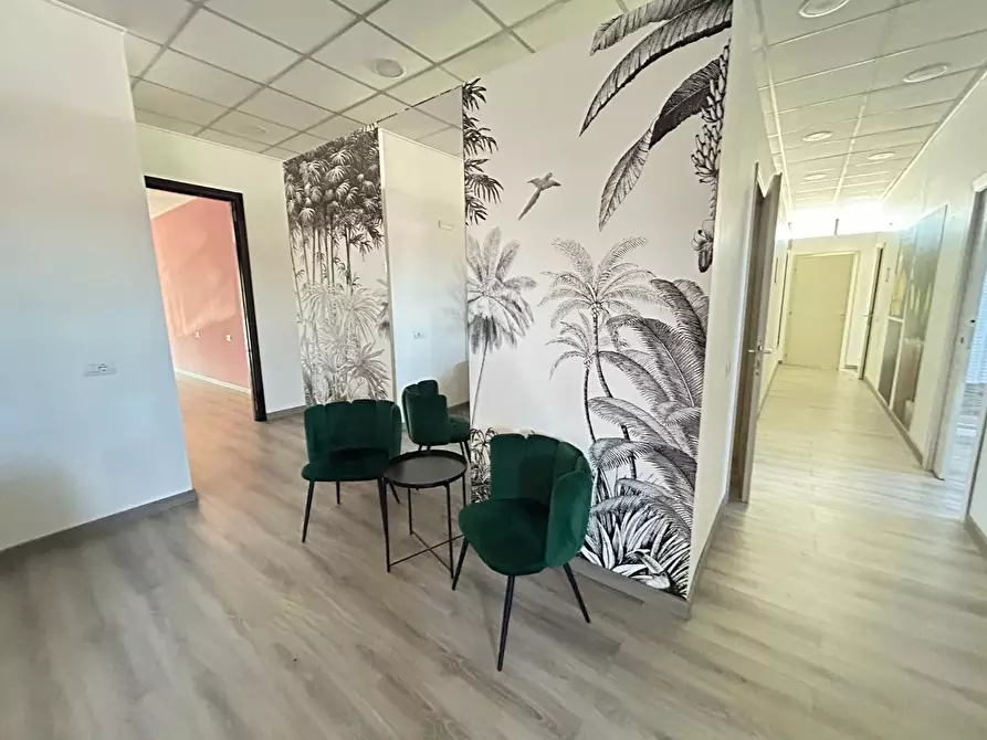 Immagine 12 di Attività artigianale in affitto  a Pontedera