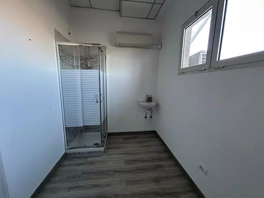 Immagine 7 di Attività artigianale in affitto  a Pontedera