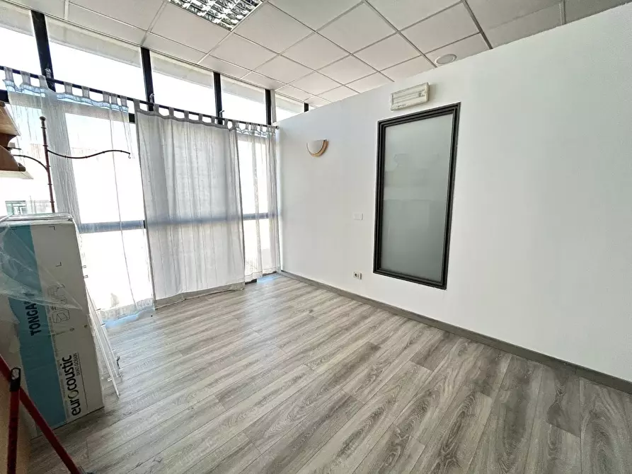 Immagine 3 di Attività artigianale in affitto  a Pontedera