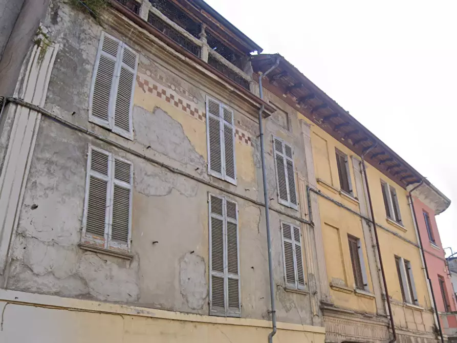 Immagine 11 di Palazzo in vendita  a Godiasco