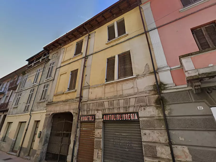 Immagine 12 di Palazzo in vendita  a Godiasco