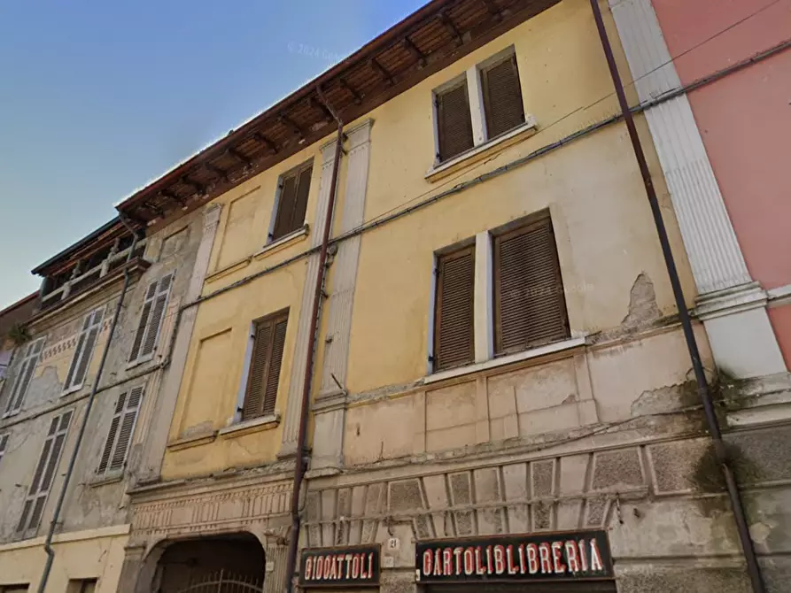 Immagine 9 di Palazzo in vendita  a Godiasco