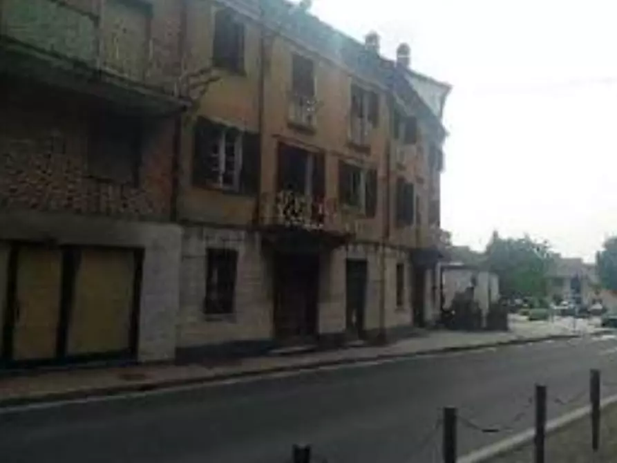 Immagine 10 di Palazzo in vendita  a Godiasco