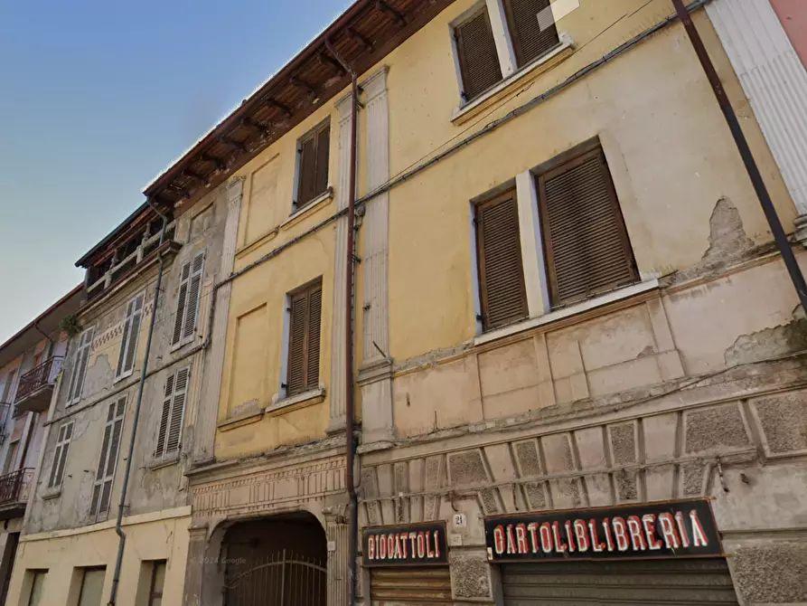 Immagine 1 di Palazzo in vendita  a Godiasco