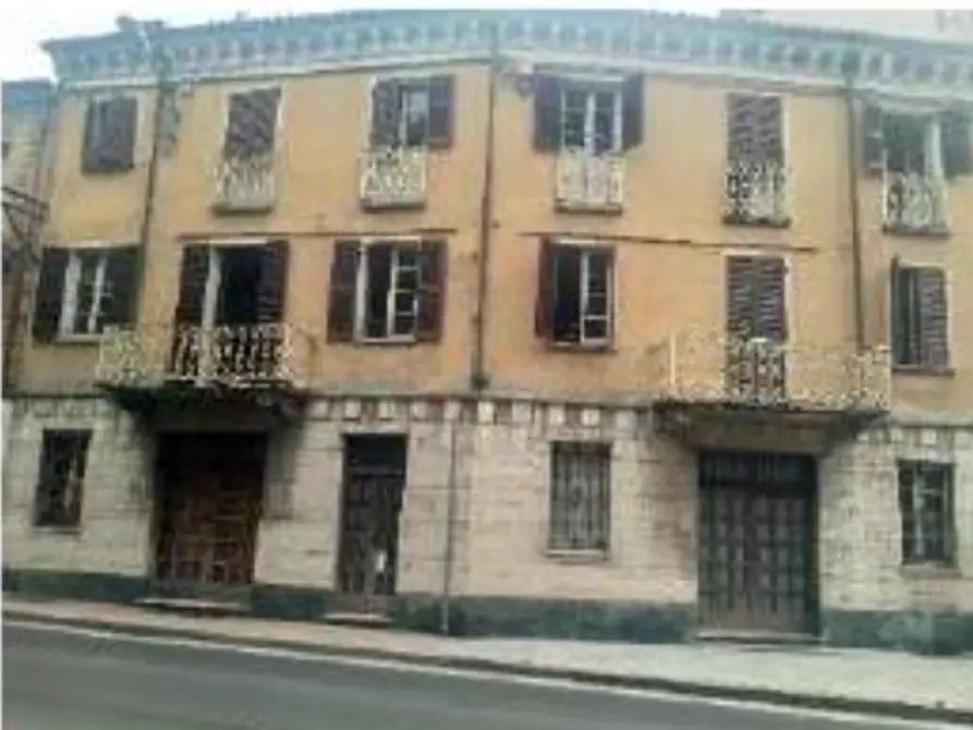 Immagine 17 di Palazzo in vendita  a Godiasco