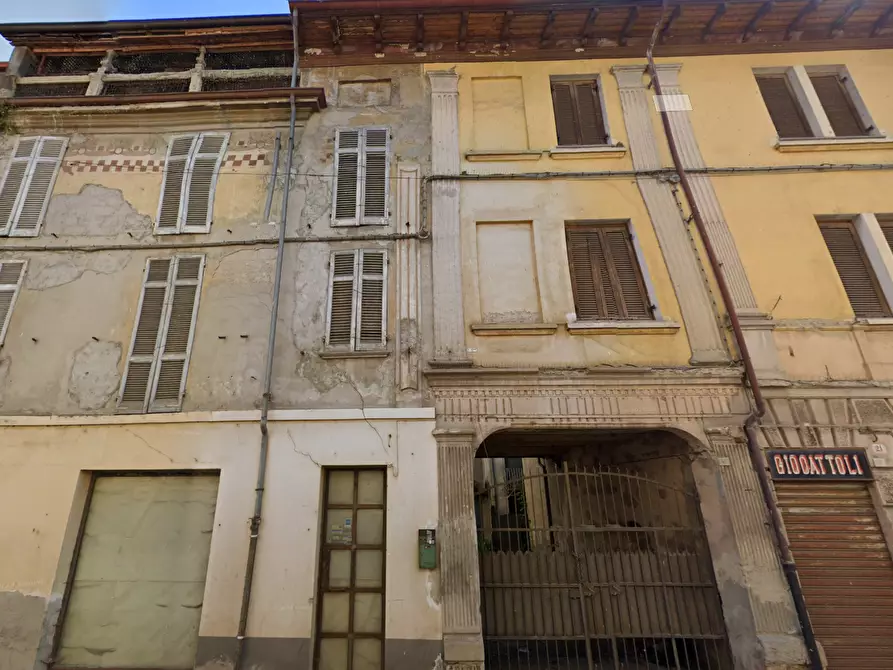 Immagine 3 di Palazzo in vendita  a Godiasco