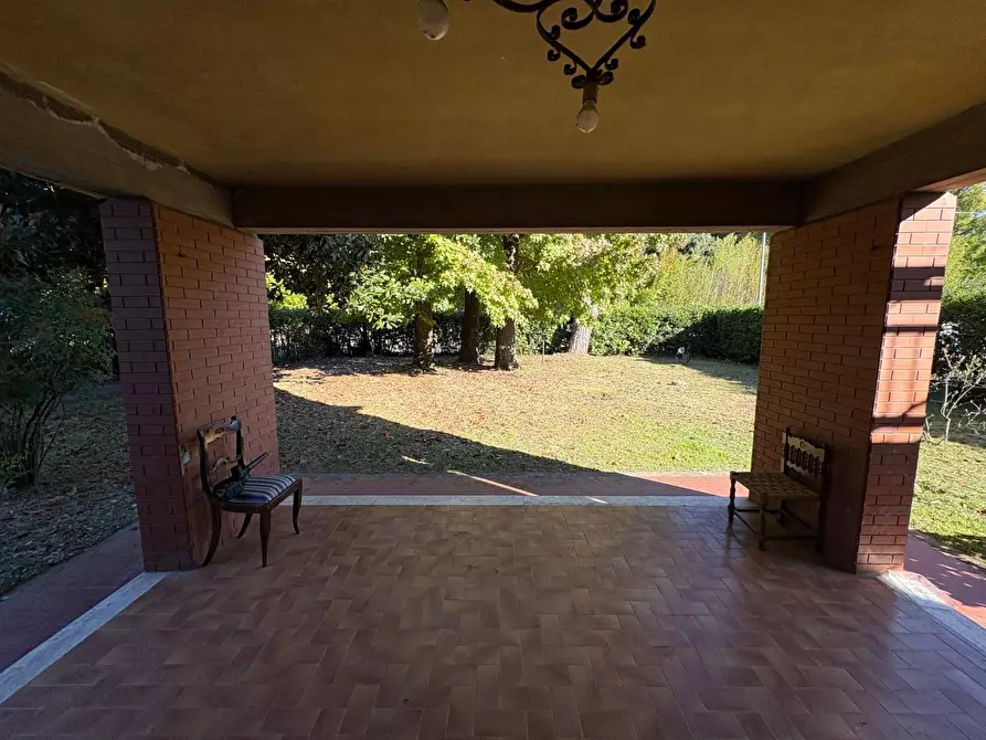 Immagine 7 di Villa in vendita  a Lucca