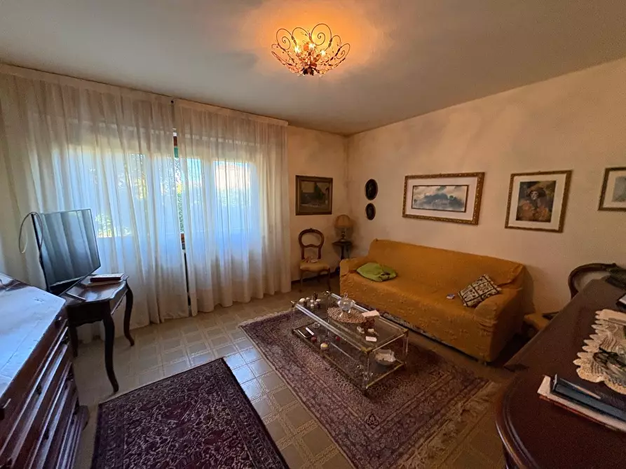 Immagine 14 di Villa in vendita  a Lucca