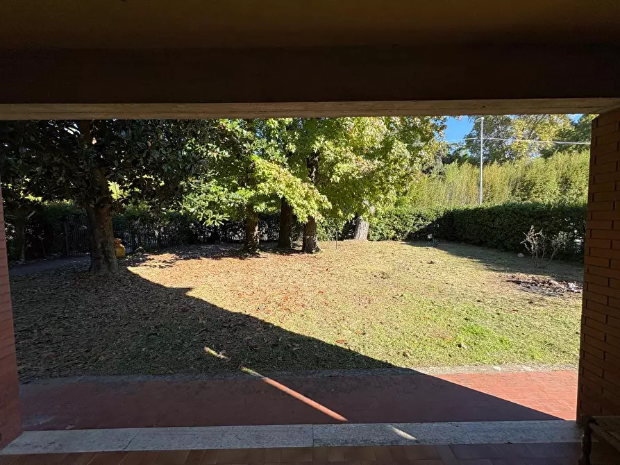 Immagine 6 di Villa in vendita  a Lucca