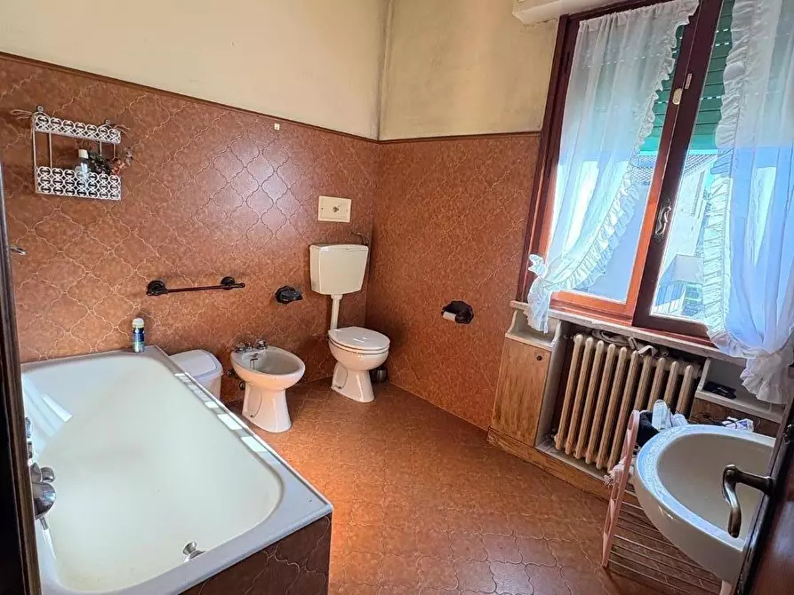 Immagine 21 di Villa in vendita  a Lucca