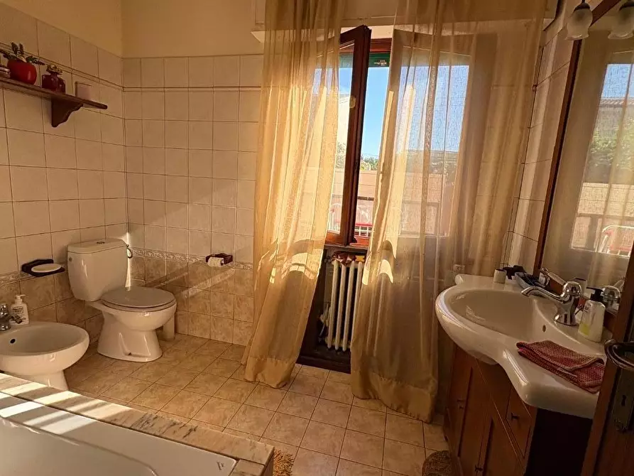 Immagine 11 di Villa in vendita  a Lucca