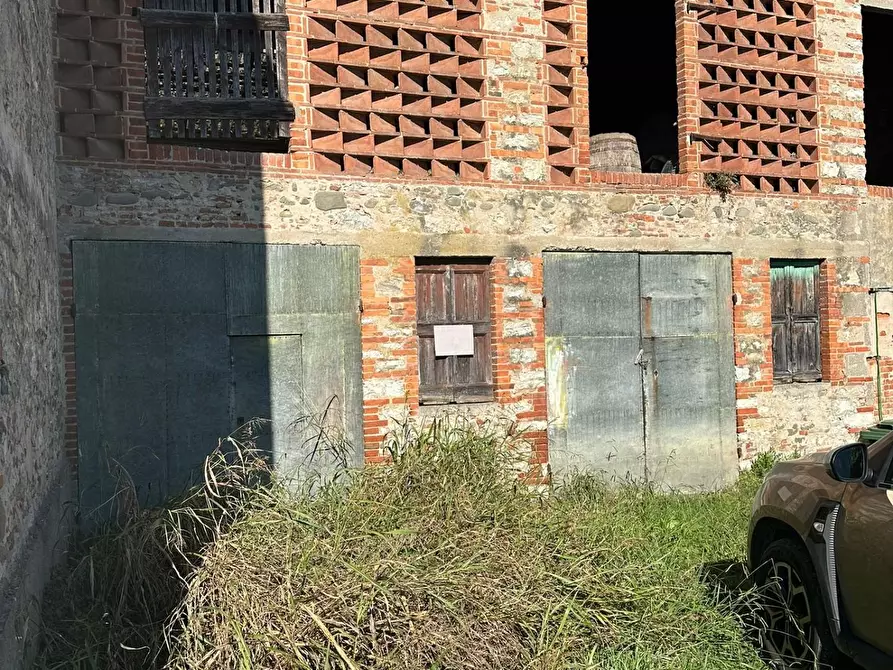 Immagine 3 di Deposito in vendita  a Capannori