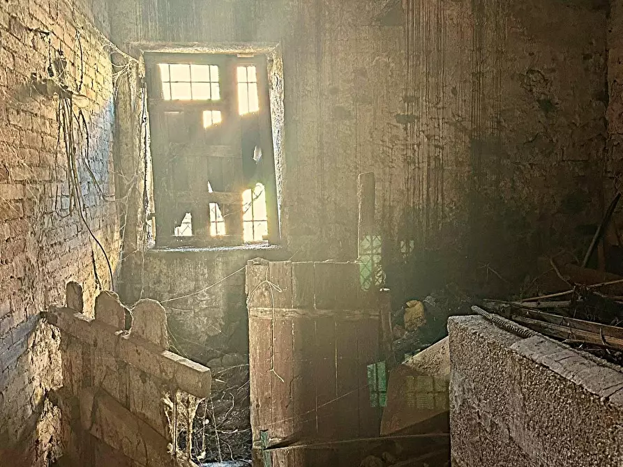 Immagine 6 di Deposito in vendita  a Capannori