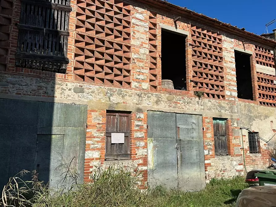 Immagine 1 di Deposito in vendita  a Capannori