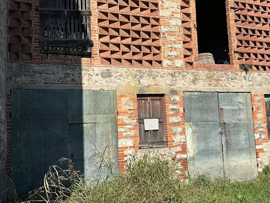 Immagine 8 di Deposito in vendita  a Capannori