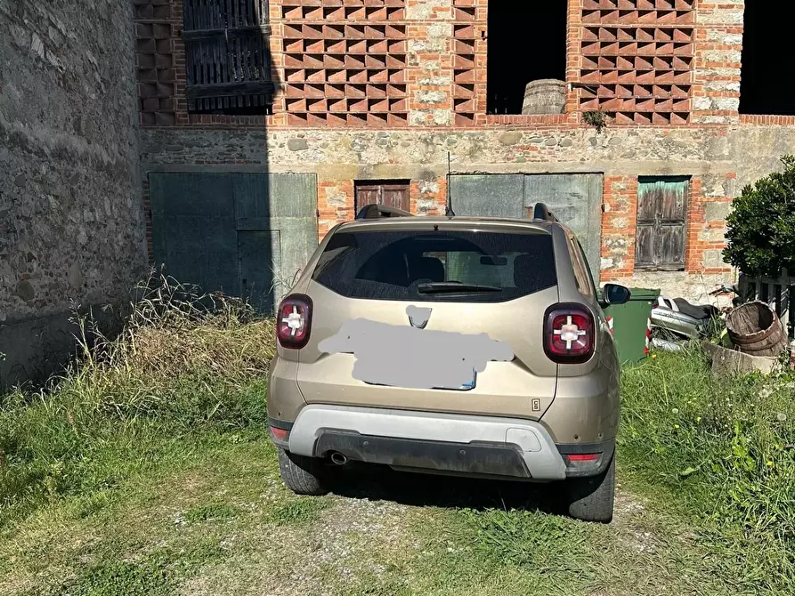 Immagine 2 di Deposito in vendita  a Capannori