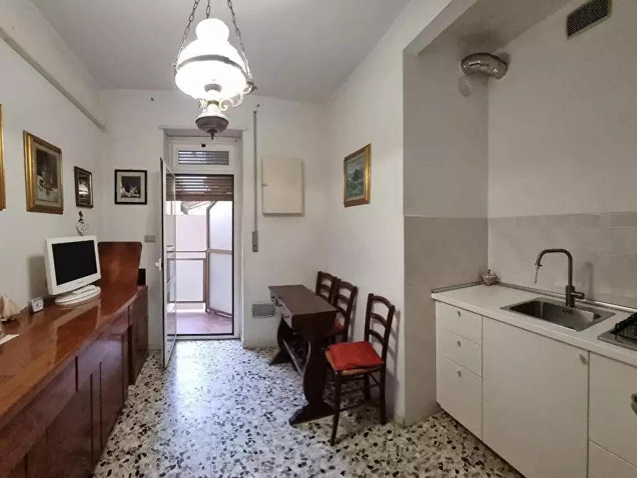 Immagine 5 di Appartamento in vendita  a Livorno