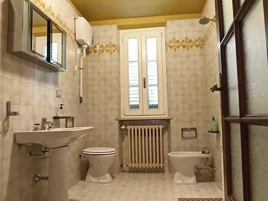Immagine 16 di Villa in affitto  a Lucca