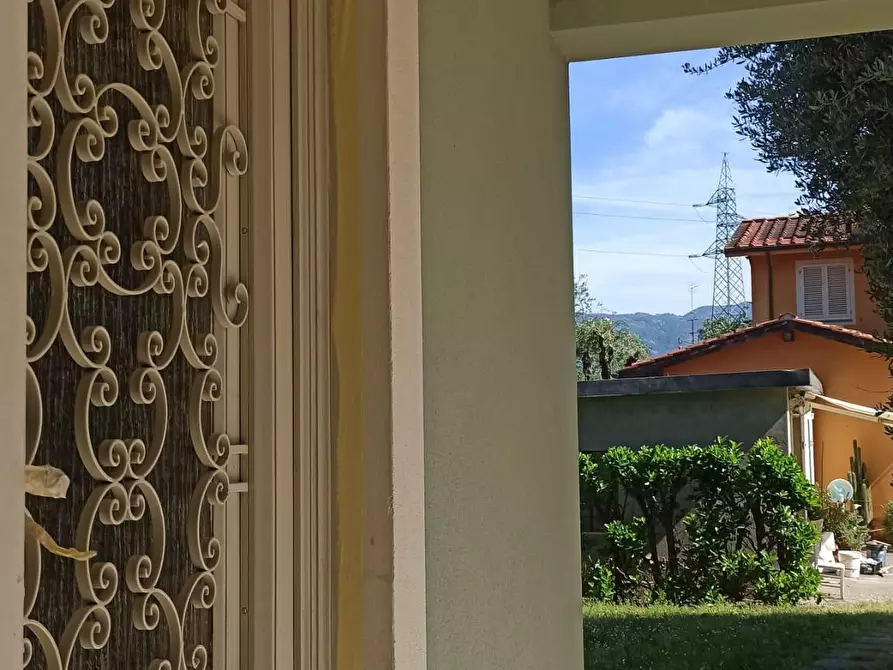 Immagine 8 di Villa in affitto  a Lucca