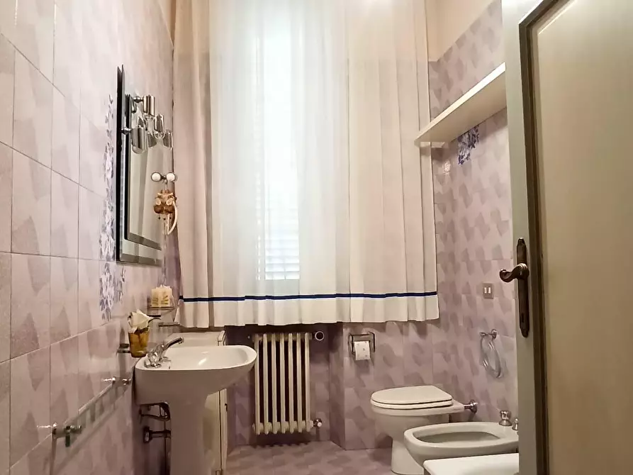 Immagine 20 di Villa in affitto  a Lucca
