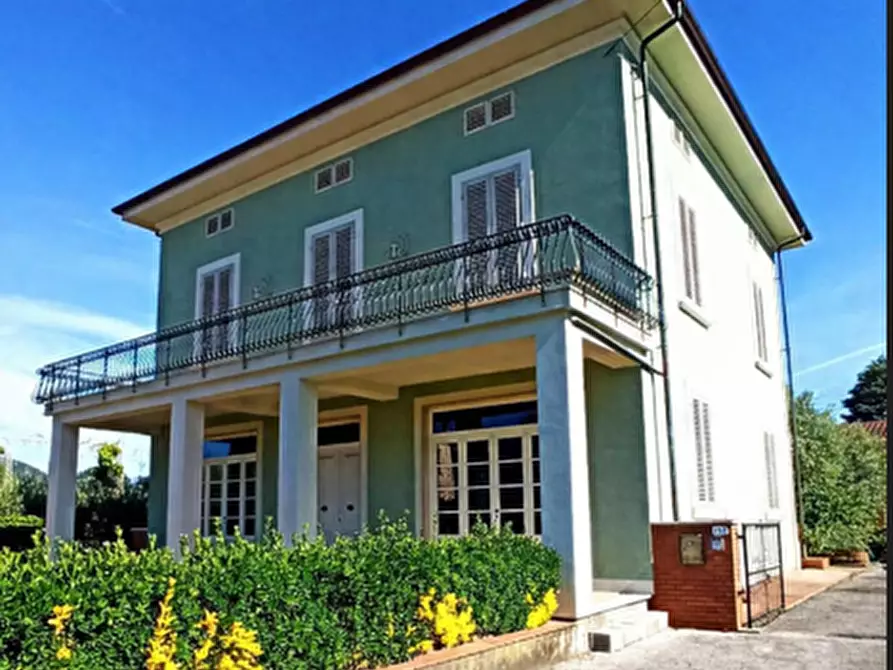 Immagine 1 di Villa in affitto  a Lucca