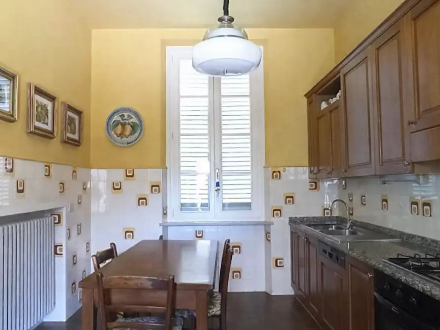 Immagine 14 di Villa in affitto  a Lucca
