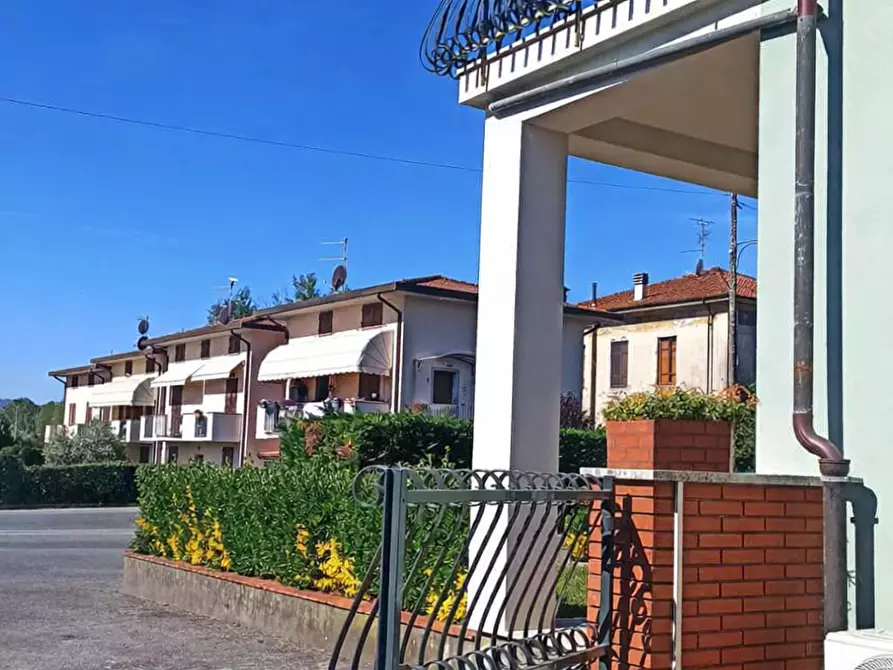 Immagine 4 di Villa in affitto  a Lucca
