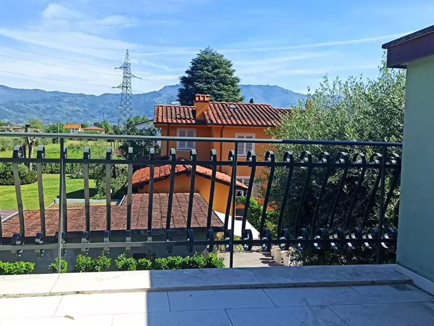 Immagine 5 di Villa in affitto  a Lucca