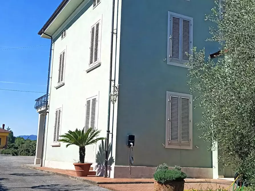Immagine 2 di Villa in affitto  a Lucca