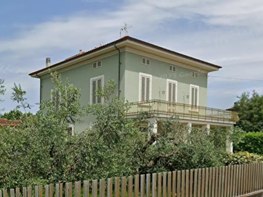 Immagine 2 di Villa in affitto  a Lucca