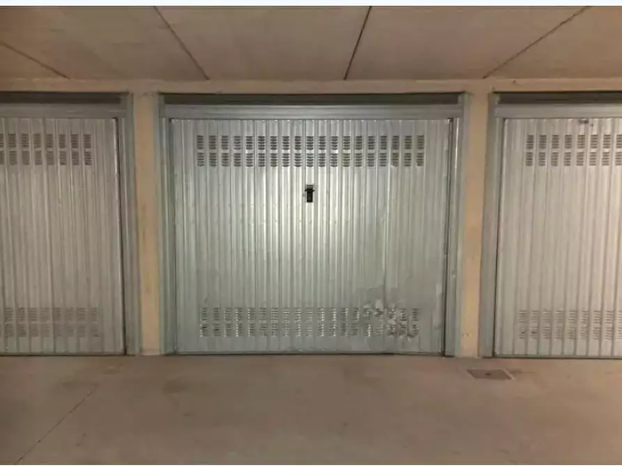 Immagine 1 di Garage in vendita  a Pozzo D'adda